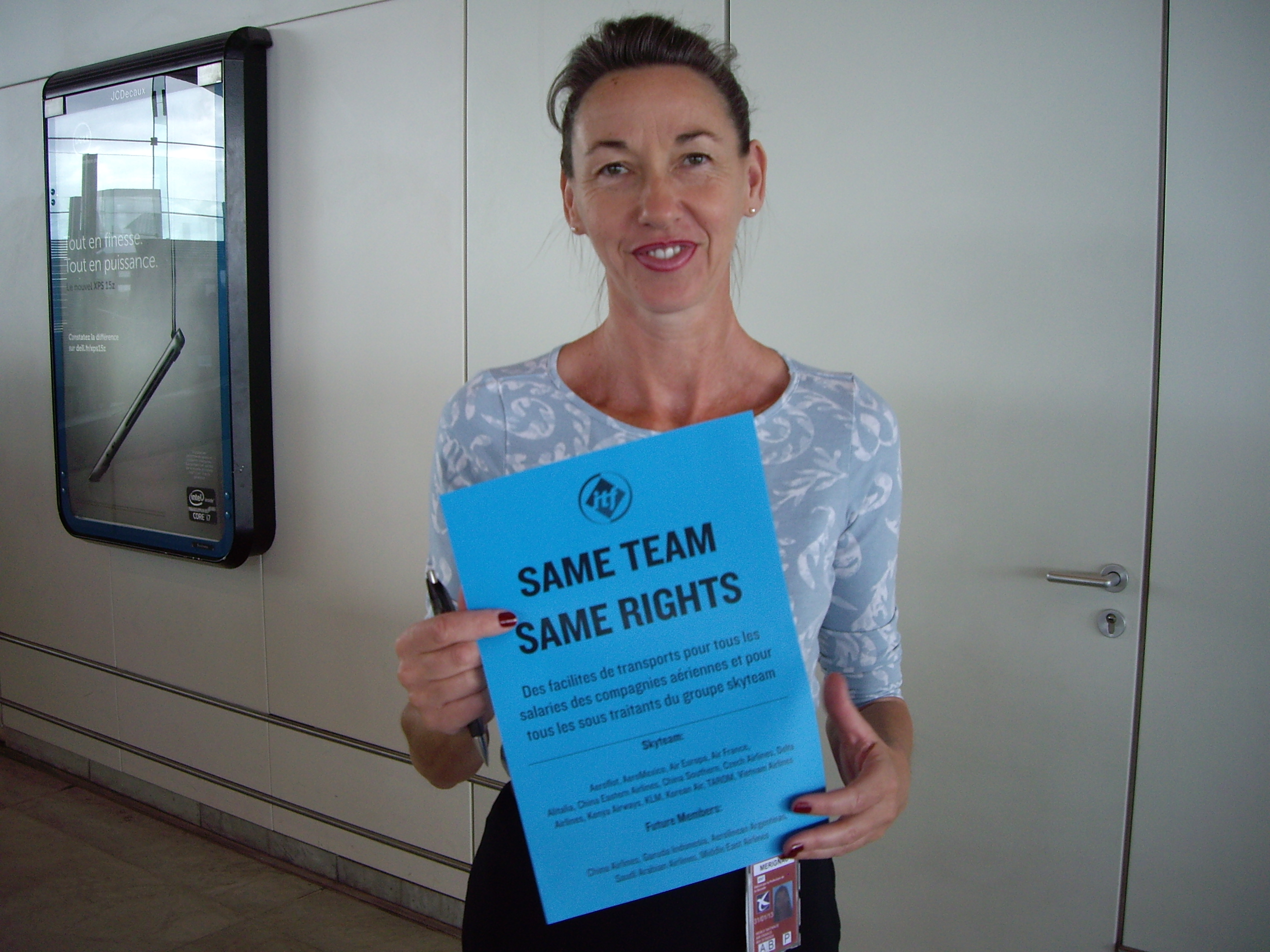 Aviation workers in “same team, same rights” action