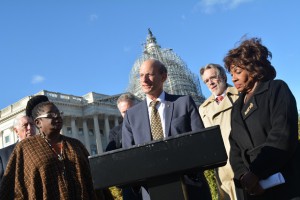 IAM Chief of Staff and Director of Trade and Globalization Owen Herrnstadt lauds a bipartisan bill reauthorizing the Ex-Im Bank during a news conference on Capitol Hill. Herrnstadt is flanked by Reps. Steny Hoyer (D-MD) and Gwen Moore (D-WI), left, and Maxine Waters (D-CA), right.