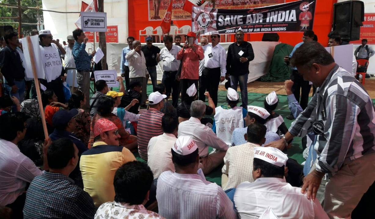 Air India unions launch a joint campaign against privatisation