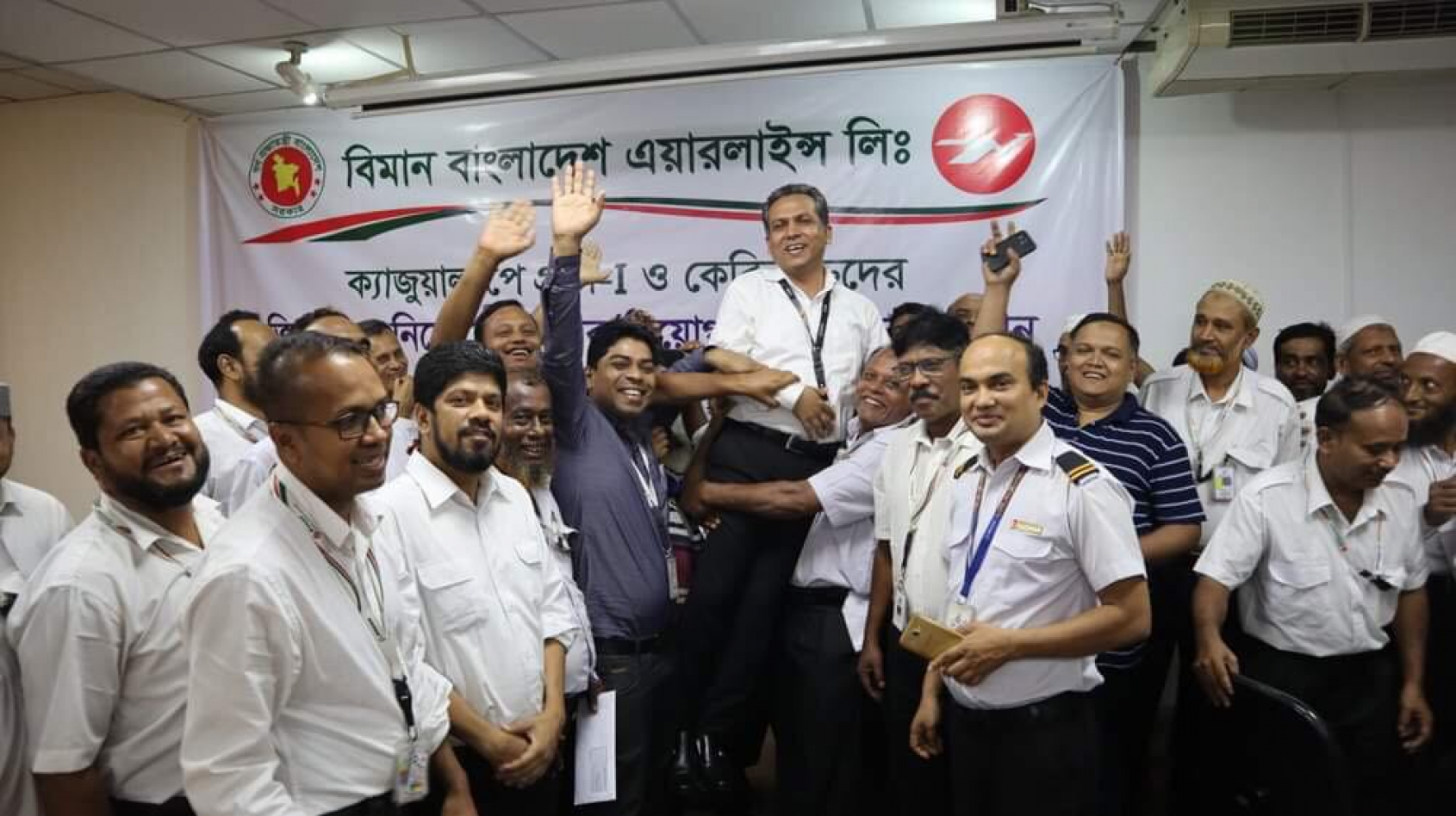 Union campaign wins full contracts for 400+ Bangladeshi airline workers